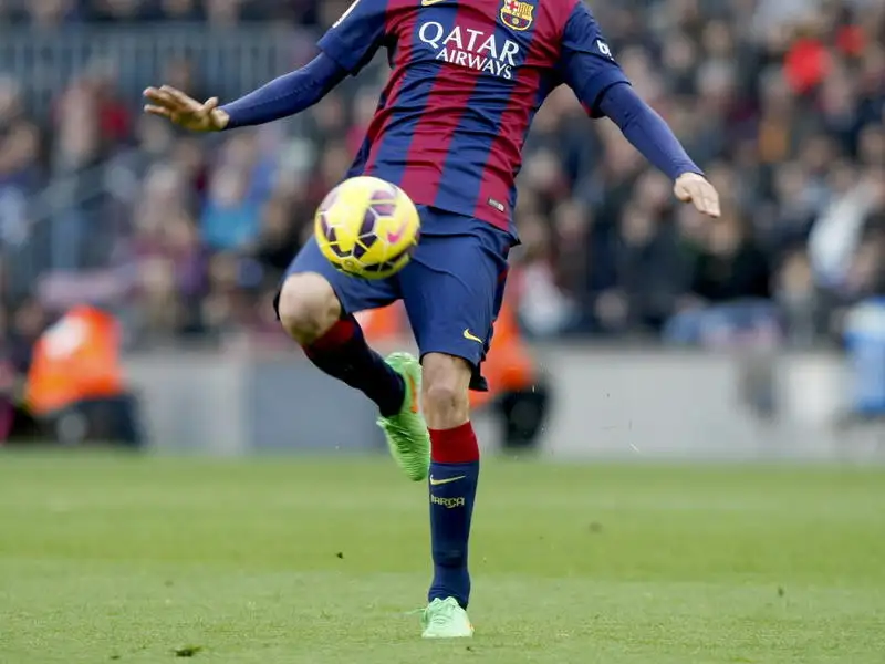 Những bài tập nâng cao kỹ năng xử lý bóng bước một trong bóng đá 3 Nguyên tắc lựa chọn bộ phận trên chân tiếp xúc mà bạn cần biết