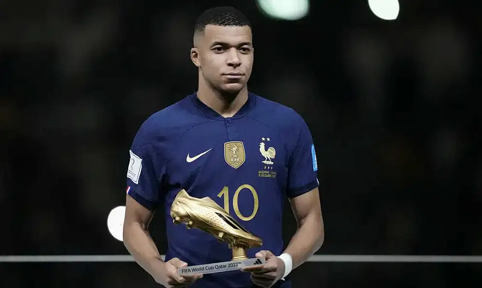 Kylian Mbappé – Thần đồng nước Pháp 4 Anh chàng cầu thủ Mbappé đang hướng tới Quả bóng Vàng